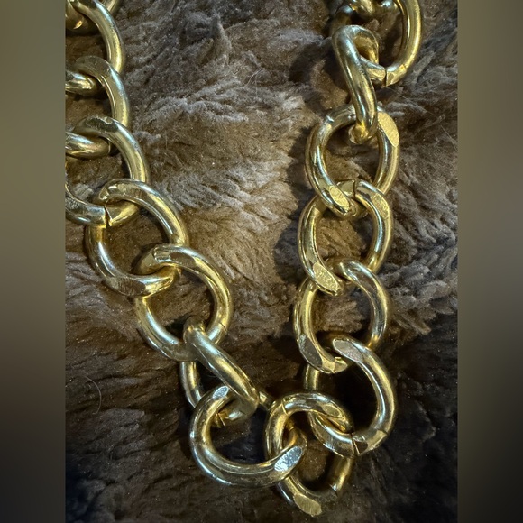 Heavy Gold Chain Necklace - Picture 2 of 4